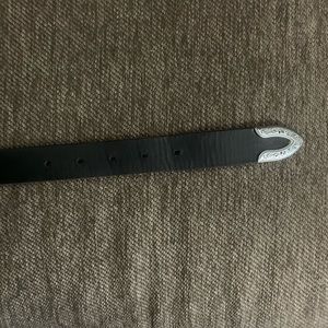 Black leather belt from Urban Outfitters. Fits size 24. 32inches long.